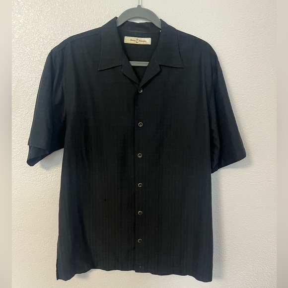Tommy Bahama Silk Blend Black Textured Short Sleeve Button Down Shirt - Picture 2 of 8